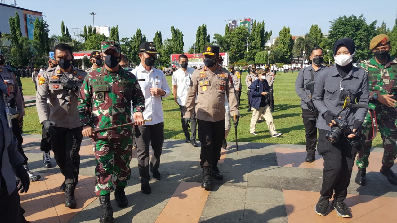 Atasi Covid-19 Diwilayah Kudus, Pangdam IV/Diponegoro Mayjend TNI Rudianto Gelar Pasukan TNI